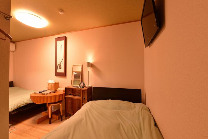 Room 9 of 28