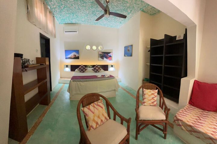 Room 37 of 102
