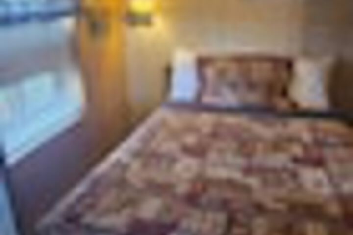 Room 5 of 210