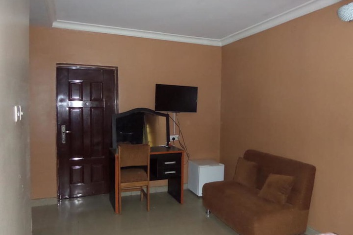 Room 9 of 17