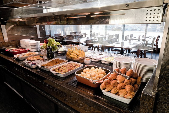 Breakfast/Coffee Service 54 of 77