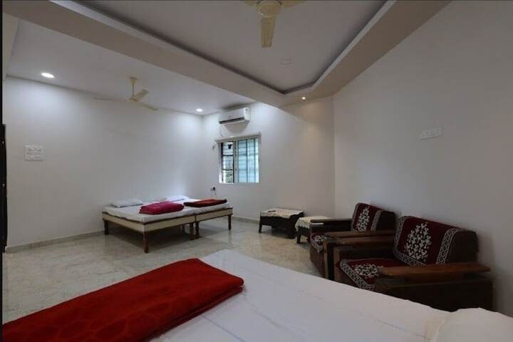 Room 2 of 6