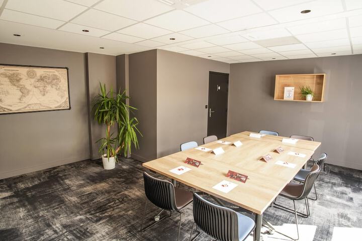 Meeting facility