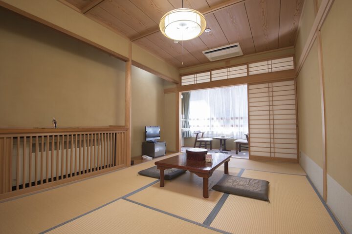 Room 8 of 139