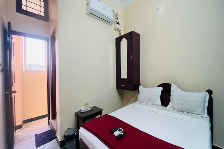 Room 2 of 8