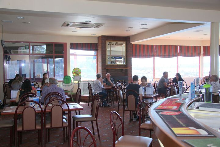 Dining 14 of 24