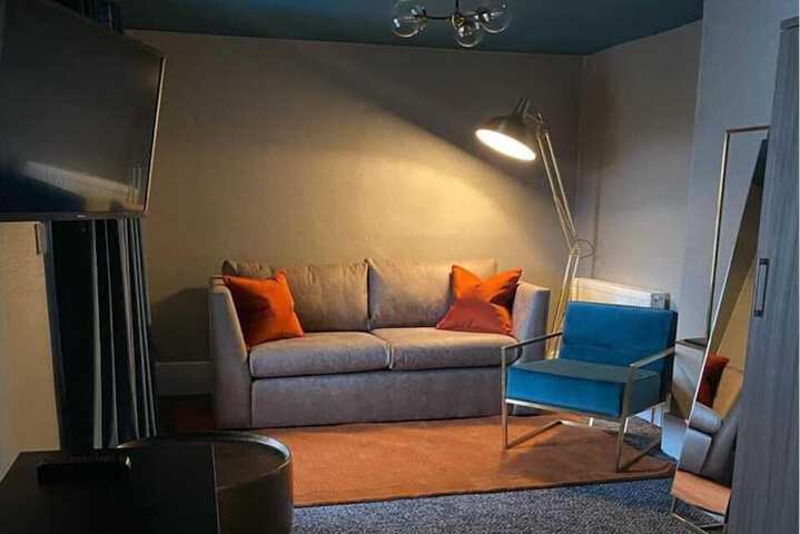 Room 42 of 117