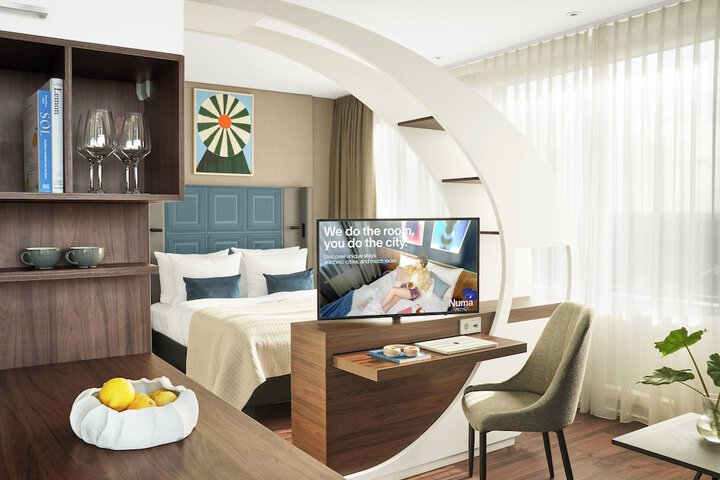 Room 8 of 43