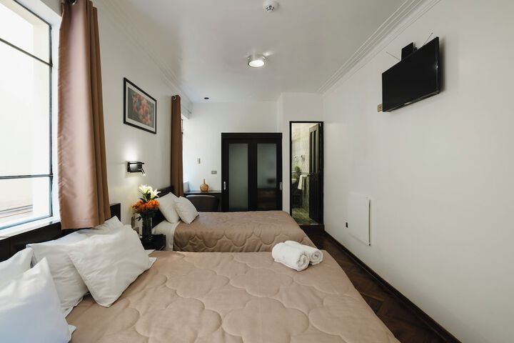Room 52 of 176
