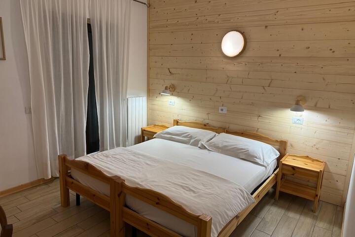 Room 6 of 13