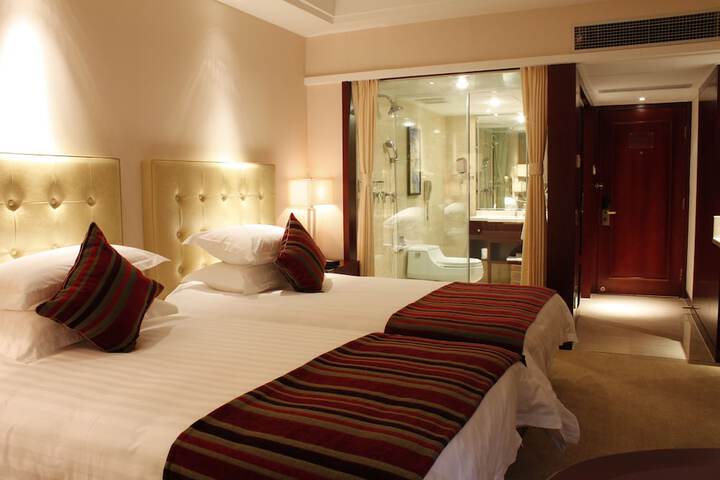 Room 7 of 33