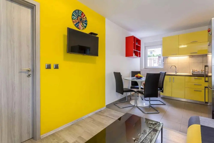 Room 4 of 14