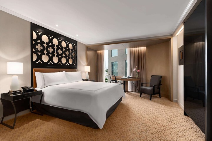 Room 27 of 106