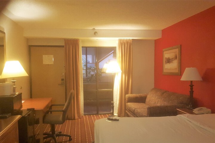 Room 9 of 27