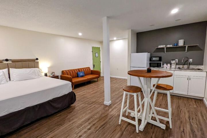 Room 4 of 25