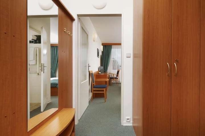 Room 7 of 40