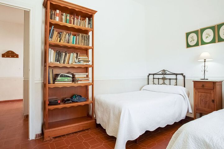 Room 2 of 43