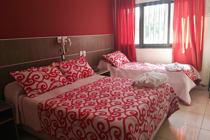 Room 4 of 7