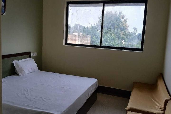 Room 8 of 19