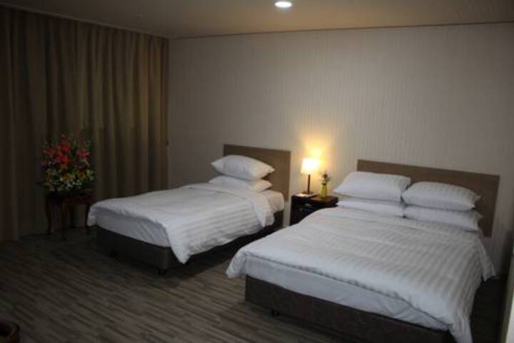 Dong in Tourist Hotel
