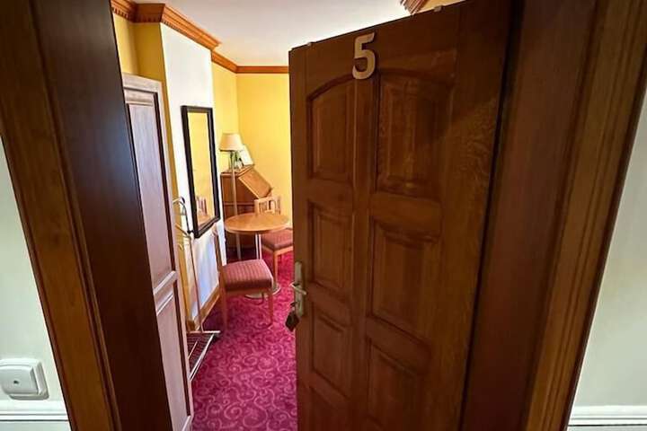 Room 29 of 106