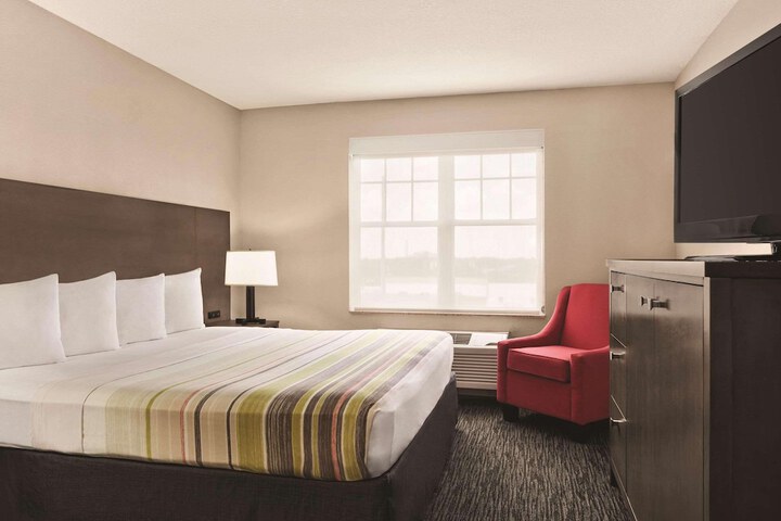 1 King Bed (14 of 15)
