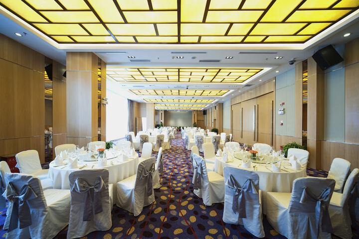 Ballroom/Hall 135 of 183