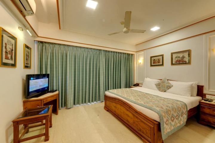 Room 2 of 18