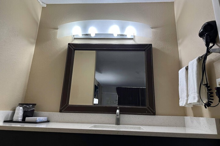 Room 19 of 40
