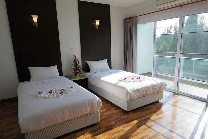 Room 10 of 38