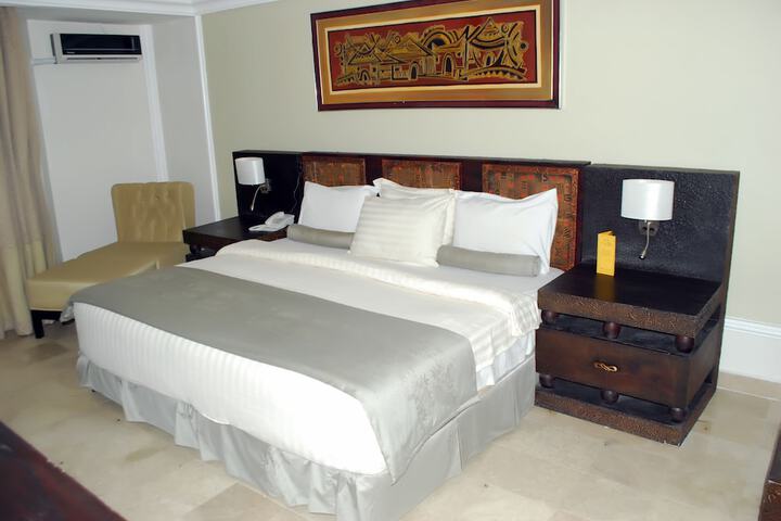 Room 13 of 35