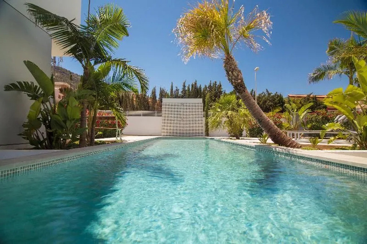 Pool 15 of 21