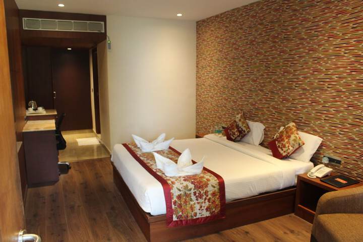 Room 10 of 33