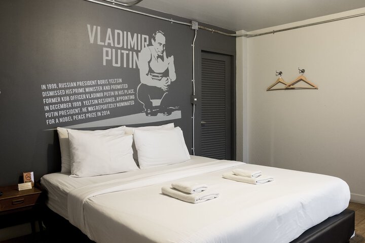 Room 46 of 100