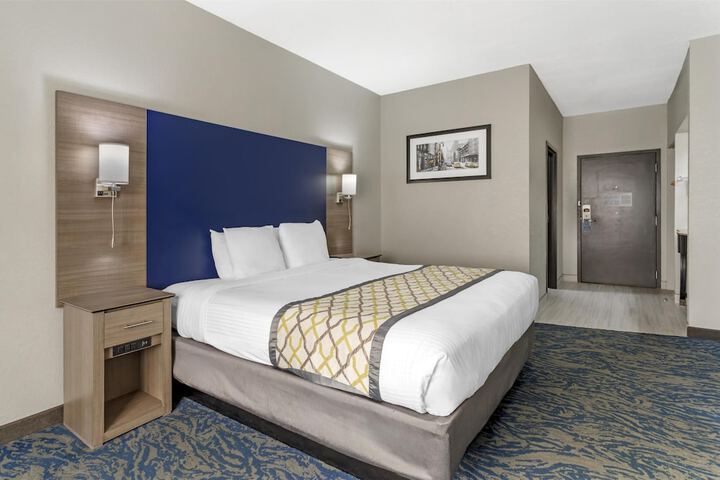 Room 14 of 33