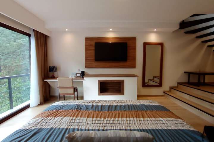 Room 7 of 13