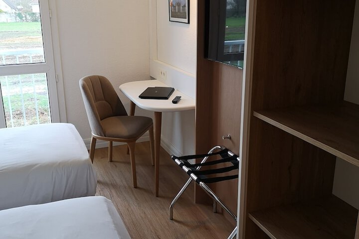 Room 10 of 80