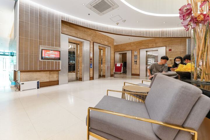 Entrance & Lobby
