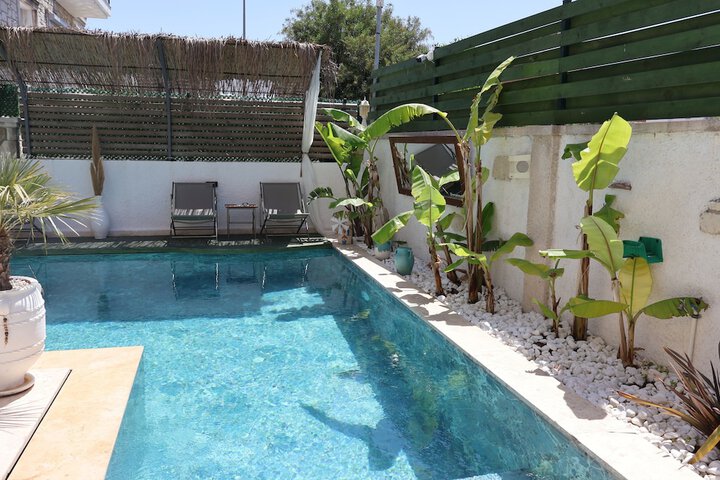 Pool 103 of 141