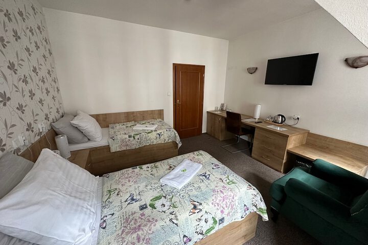 Room 13 of 38