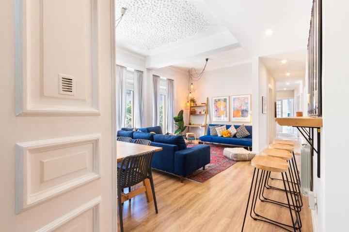 Bright City Center 10m from subway, 6 rooms, up to 20 PPL