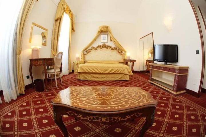 Room 13 of 39