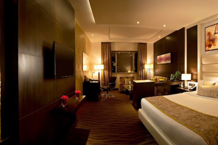 Room 4 of 24