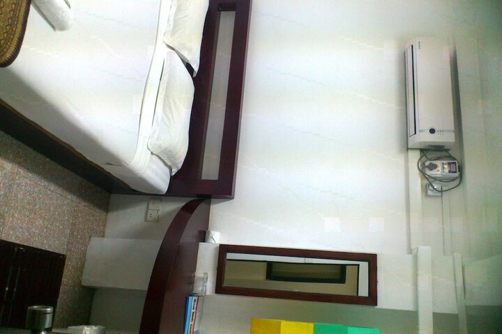 Room 8 of 47