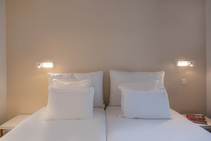 Room 34 of 80