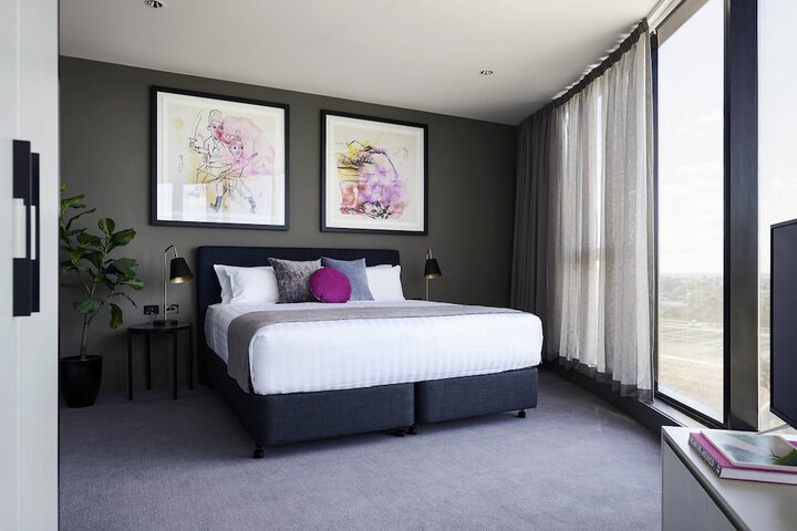 Room 16 of 38