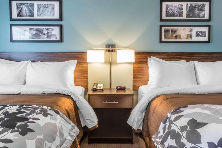 Quadruple Accessible Queen Size Bed (4 of 12)