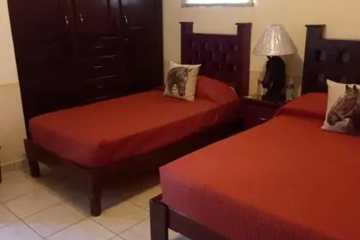 Room 6 of 9