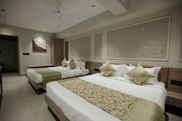 Room 10 of 34