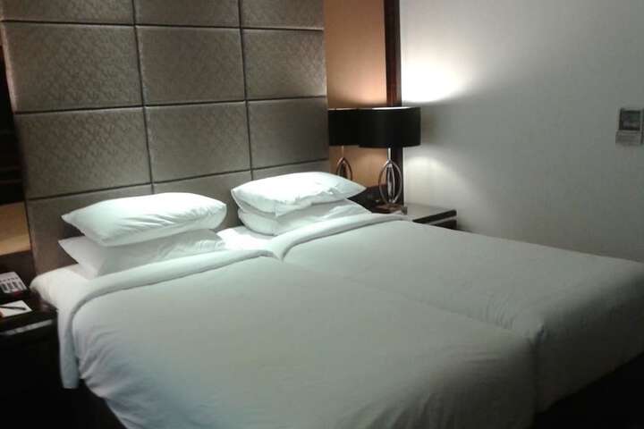 Room 12 of 69
